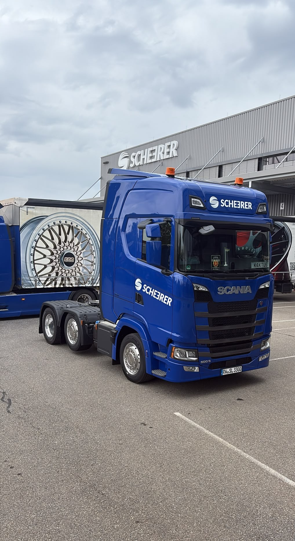 Neue Scania 3-Achs-Zugmaschine von Scheerer Logistik für Schwertransporte